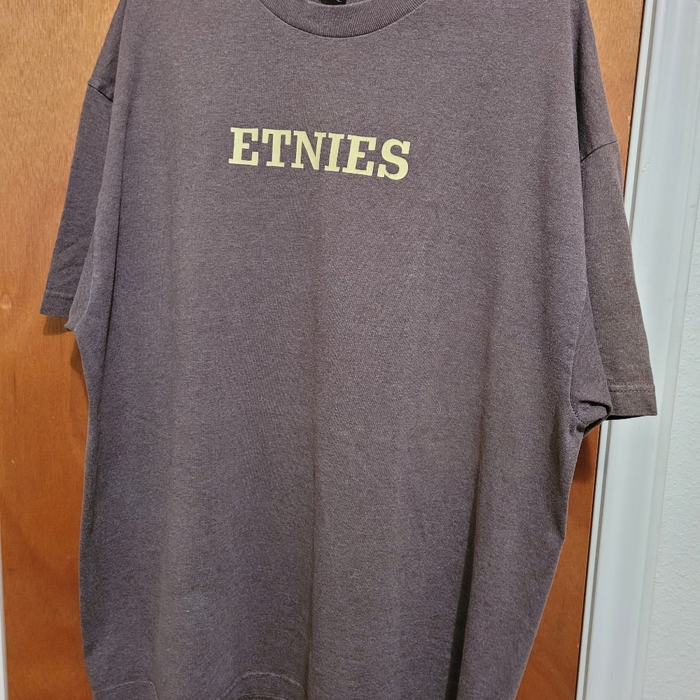 Etnies tshirt unisex XL brown Used